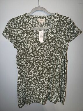 NWT LOFT Green Floral V-Neck Short Sleeve Top